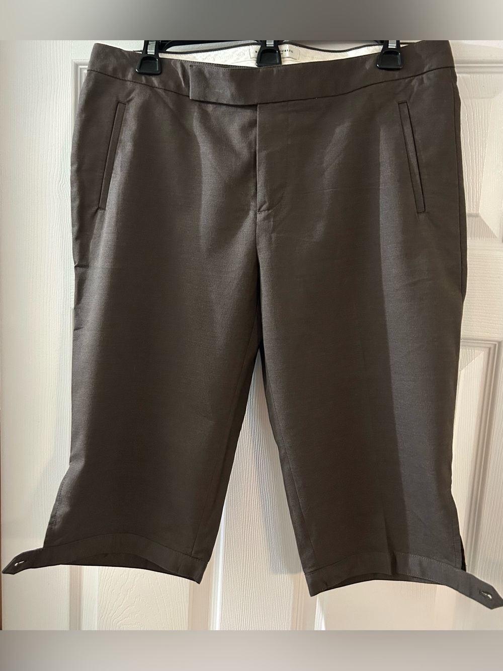 BANANA REPUBLIC Martin Fit Knee Length Capri Pants